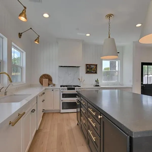 The Modern Farmhouse，位于尤巴城的酒店