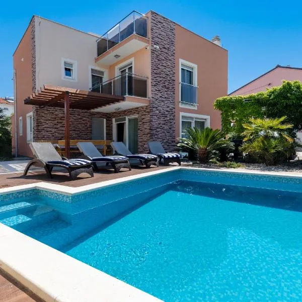 Luxury villa Vincent，位于斯拉汀的酒店