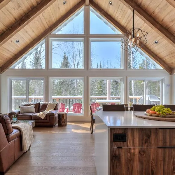 Pine Tree Lodge，位于Saint-Rémi-dʼAmherst的酒店