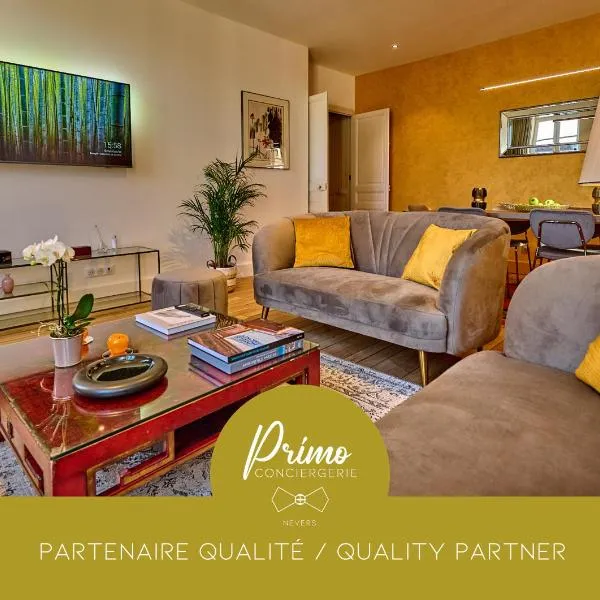 Appartement Montagnon - Les Suites du Palais - Classé 4 étoiles, parking privé, vue cathédrale, 3 chambres, PRIMO C0NCIERGERIE，位于讷韦尔的酒店