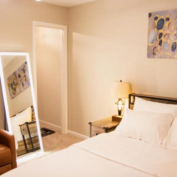 HomeTel Premium Guest Suite w/ Private Entrance，位于伊普西兰蒂的酒店