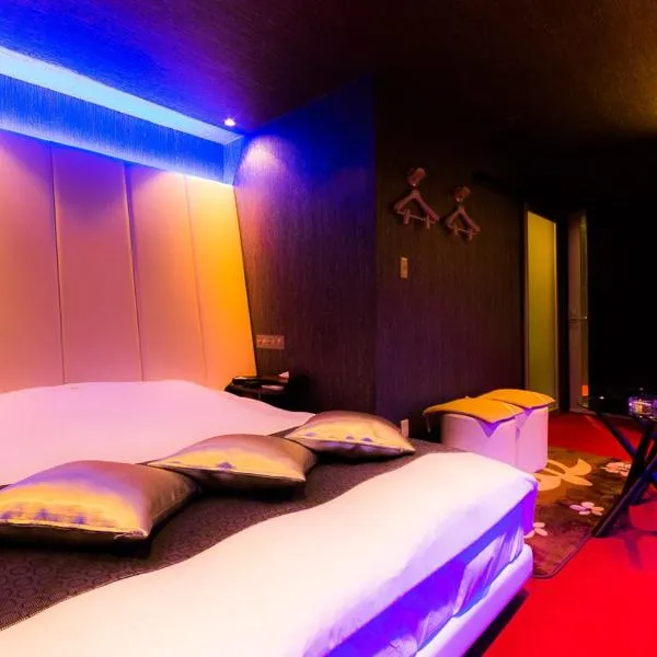 ホテルR-Adult only-lovehotel，位于御殿场市的酒店