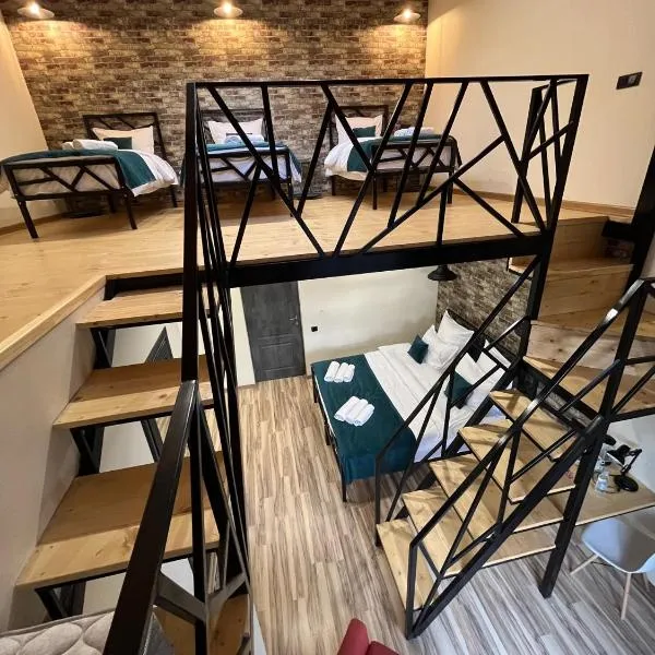 Berkri Gastro Yard & Guest House，位于Yenokavan的酒店
