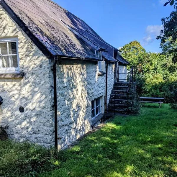 The Old Granary Farm Cottage，位于Llanvaches的酒店