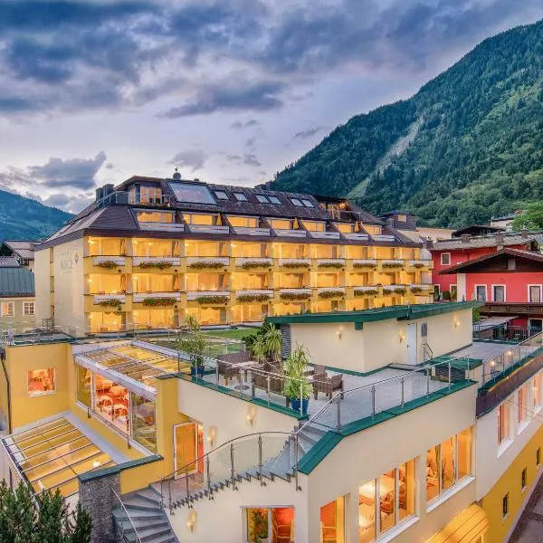 Hotel Norica - Thermenhotels Gastein mit dem Bademantel direkt in die Therme，位于Hüttschlag的酒店