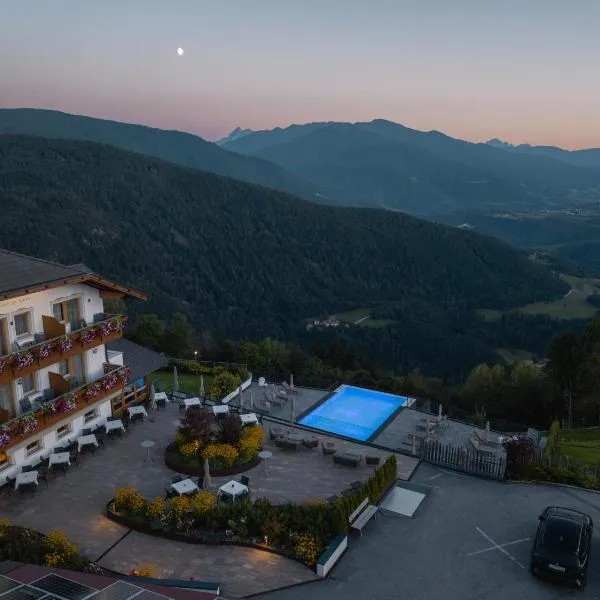 Panoramahotel Huberhof，位于San Giacomo Val di Vizze的酒店