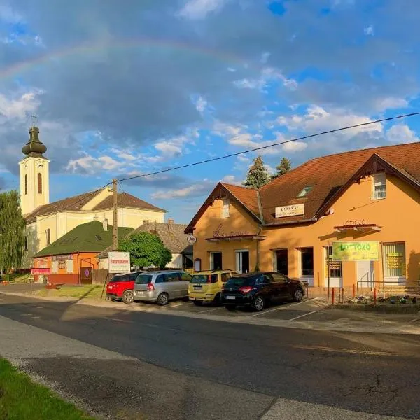 Csata Vendéglő és Panzió，位于Valkó的酒店