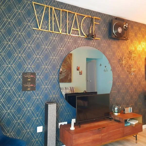 80s Loft ViNTAGE 15' Málaga Airport Free Guest Parking，位于阿尔豪林德拉托里的酒店