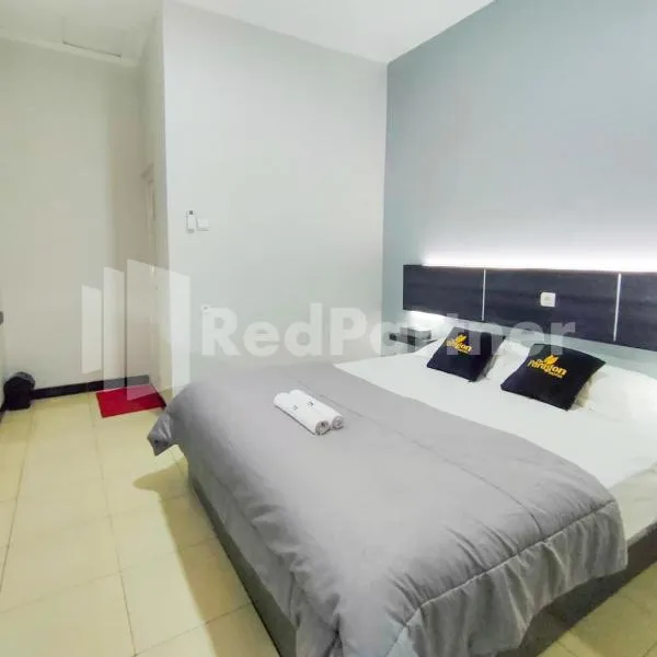 The Paragon Hotel Cilacap Redpartner，位于芝拉扎的酒店