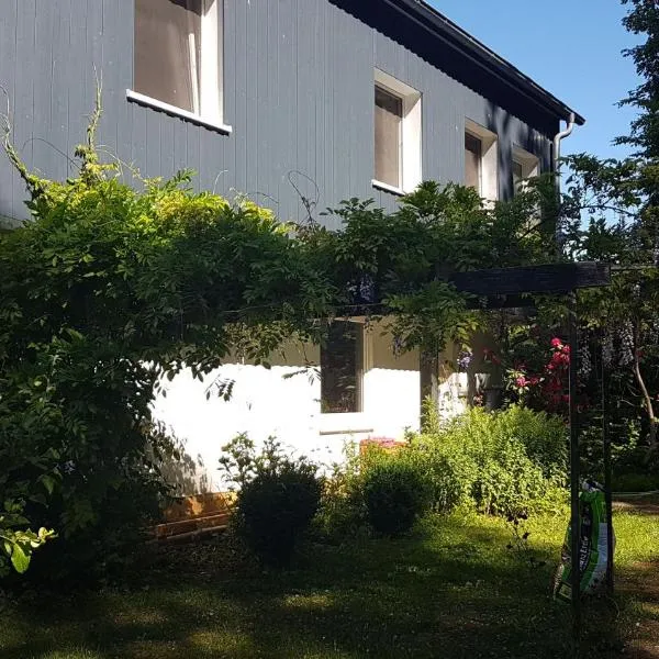 Ruhige Ferienwohnung „Südhang“ direkt am Wald，位于巴特阿罗尔森的酒店