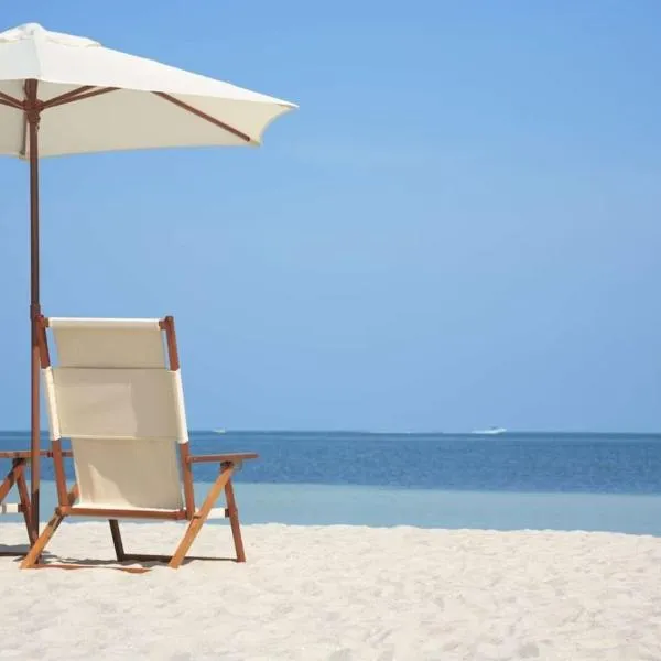 Great Views And Just Steps to the Beach - Moonraker #31 - Sleeps 6，位于格尔夫海岸的酒店