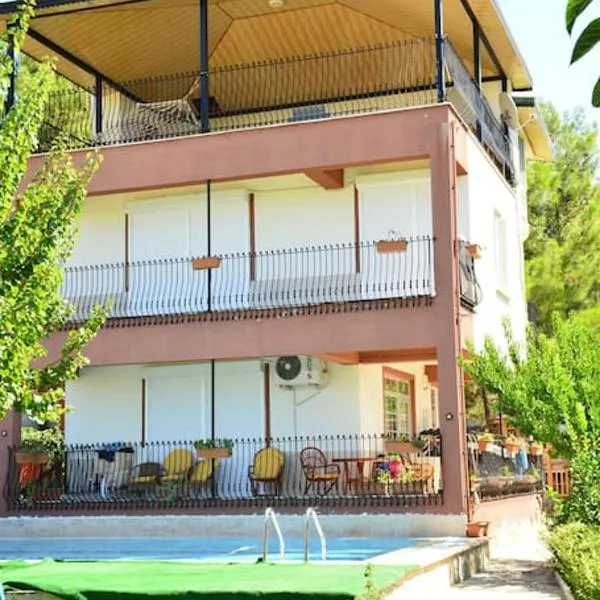 ormanın içinde geniş havuzlu triplex villa，位于马纳夫加特的酒店