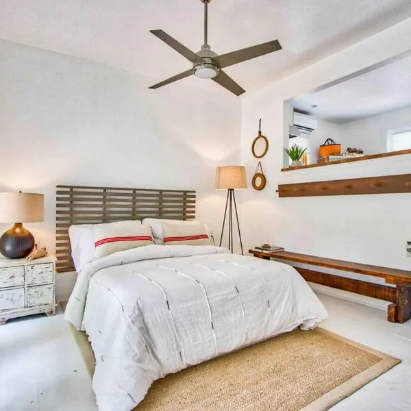 Gorgeous guest home just 20min to uptown Charlotte，位于马修斯的酒店