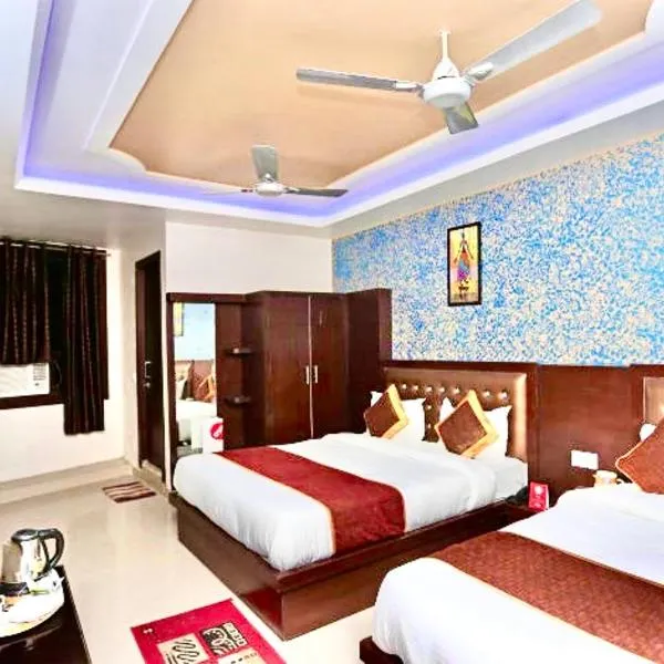 Hotel The Blue rose 500mtr Taj，位于Tājganj的酒店
