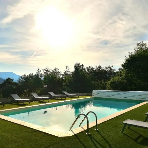 Hôtel le Panoramic - Votre Hôtel au cœur des Gorges du Verdon，位于韦尔东河畔拉帕吕的酒店