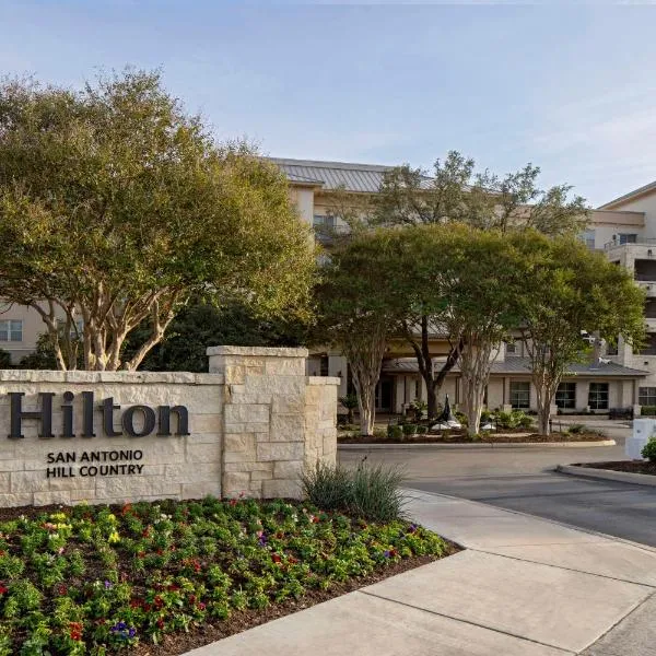 希尔顿圣安东尼奥山区酒店，位于Castroville的酒店