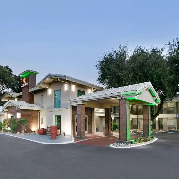 拉昆塔达拉斯住宅区酒店，位于达拉斯的酒店