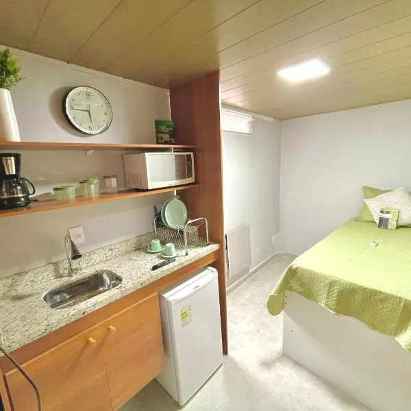 STUDIO aconchego, com Ar, Wifi, Smartv e Cozinha，位于马卡埃的酒店