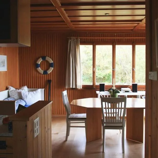 Haus am Seeufer mit Veranda in natürlicher Umgebung，位于戈汀根的酒店