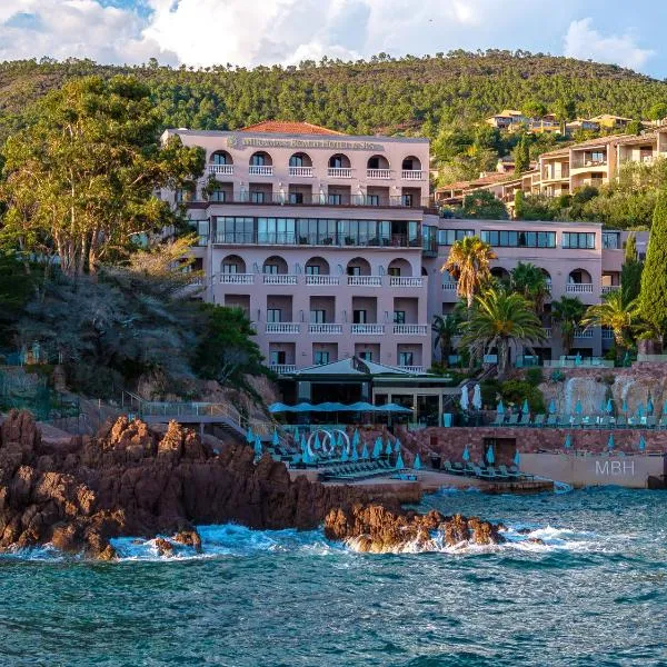 蒂阿拉米拉玛海滩酒店及水疗中心，位于LʼÉglise的酒店