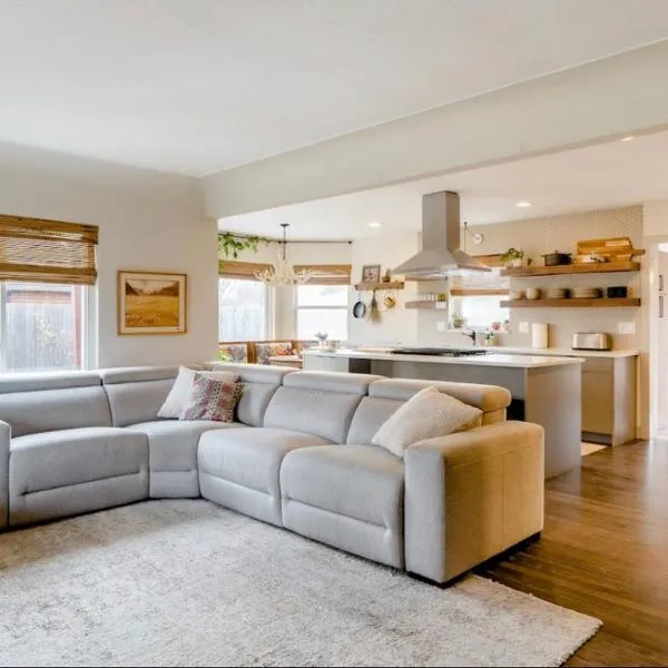 Unique Denver Designer Home 3 Bed 3 Bath，位于丹佛的酒店