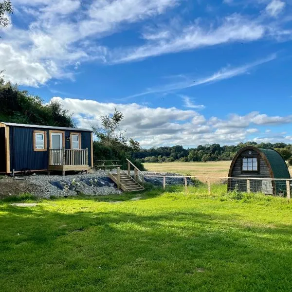 1 Bed Shepherds Hut-Sleeps 2-Free Parking-Mtn View，位于奥马的酒店