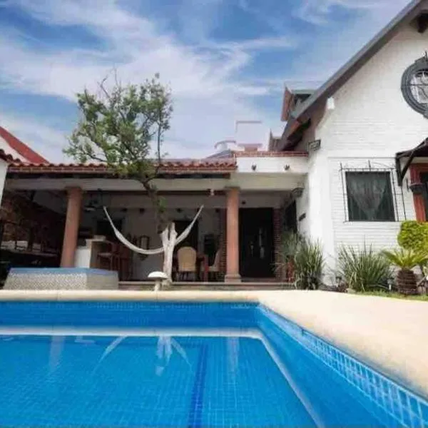 Linda casa céntrica c/alberca y jacuzzi，位于绍其德贝克的酒店