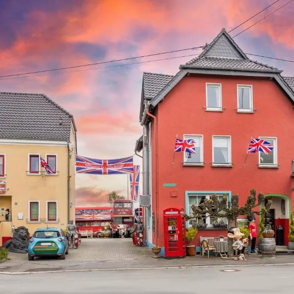 The Little Britain Inn Themed Hotel One of a Kind In Europe，位于Kasbach-Ohlenberg的酒店