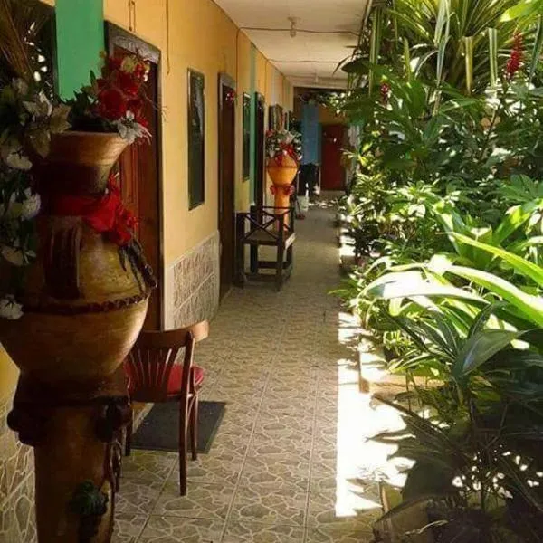 Hotel Economica，位于Punta Caribe的酒店