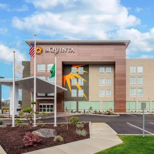 La Quinta Inn & Suites by Wyndham Centralia，位于森特勒利亚的酒店