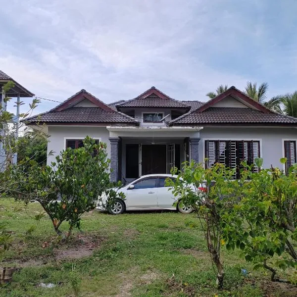 Homestay Umar Homestay Tilam Hotel，位于Kampong Ayer Tawar的酒店