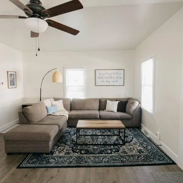 Beautiful Cape Cod House in Central Location，位于代顿的酒店