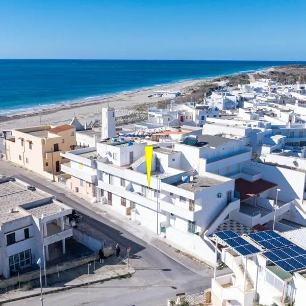 Appartamento fronte mare con vista mare，位于托雷莫泽的酒店