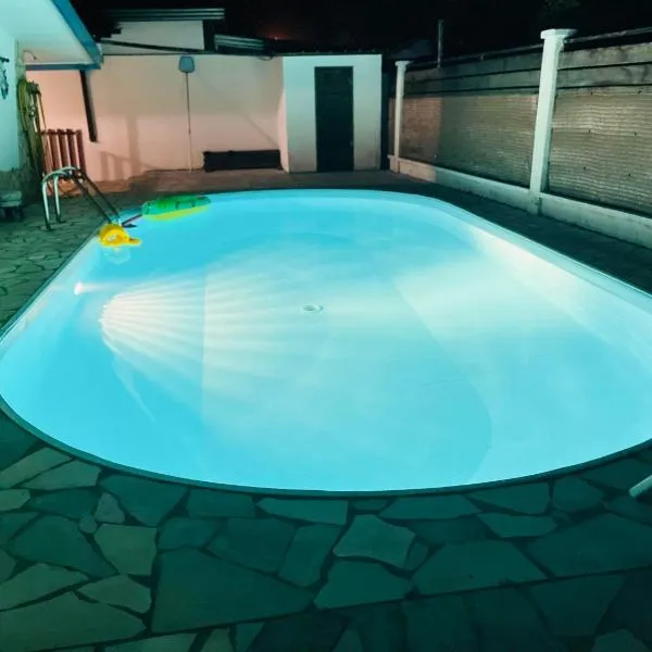 Sermie T2 climatisé avec piscine，位于库鲁的酒店