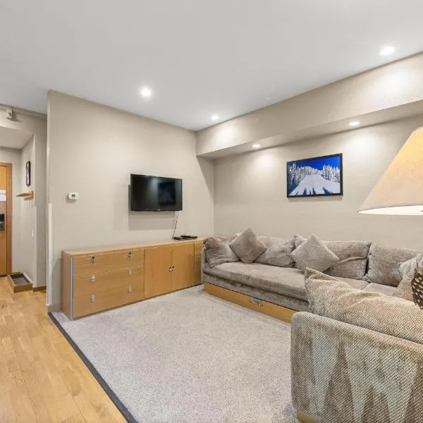 Palisades Tahoe Lodge Rentals Studio #211，位于奥林匹克谷的酒店