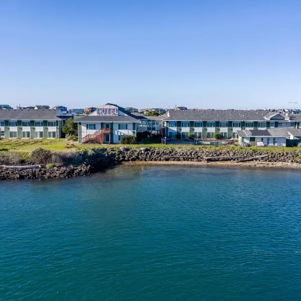 Waldport Bayfront Hotel & Restaurant，位于沃尔德波特的酒店