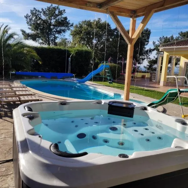 Sunshine moradia for 16 persons，位于托马尔的酒店