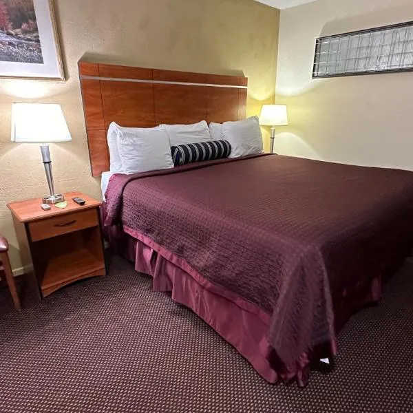 Economy Inn，位于Garnett的酒店