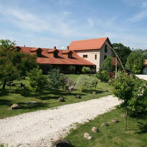 马洛杜洛乡村民宿，位于Pilisvörösvár的酒店