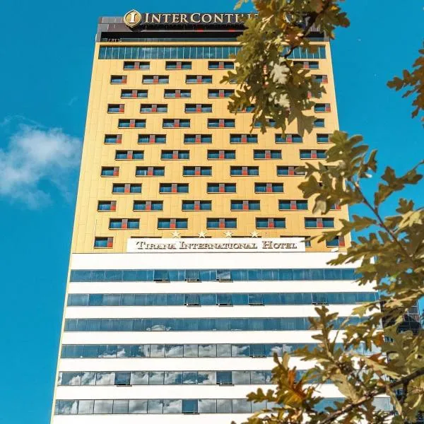 地拉那国际酒店及会议中心，位于Yrshek的酒店