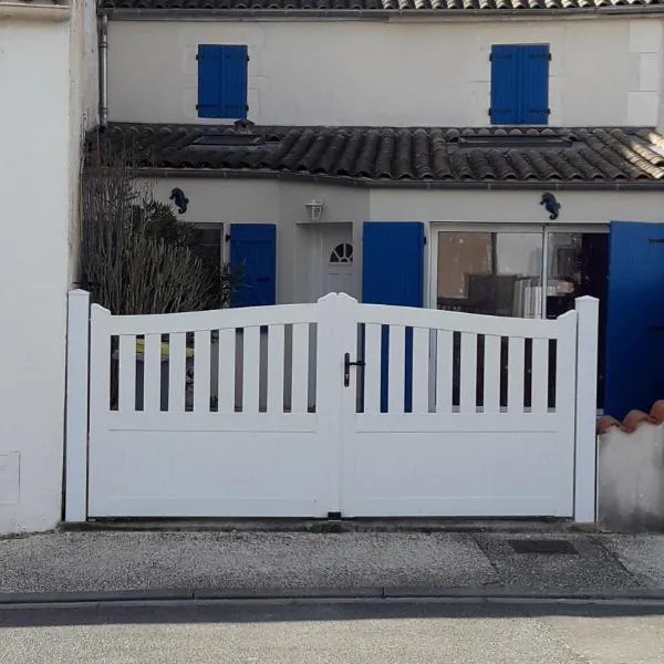 Gite Les hippocampes，位于Saint-Germain-de-Marencennes的酒店