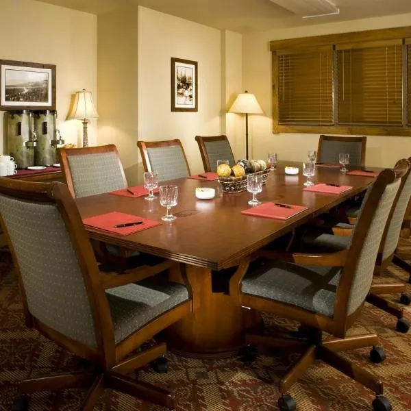 Mountain Thunder Lodge, A Vail Resorts Property，位于布雷肯里奇的酒店