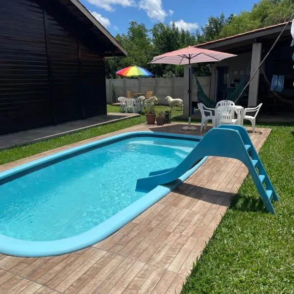Chalé Rústico com piscina，位于Estância Teixeira的酒店