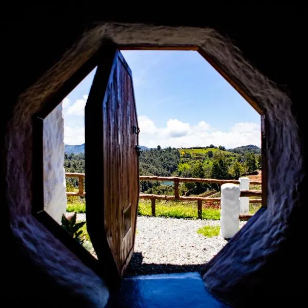 Hobbit Hotel Ecolodge- Guatapé，位于San Antonio的酒店