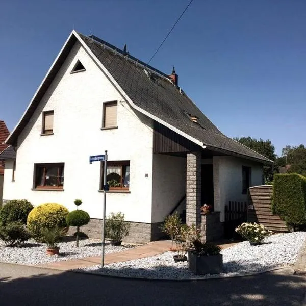 Ferienwohnung am Lehnberg, Familie Richter，位于Großharthau的酒店