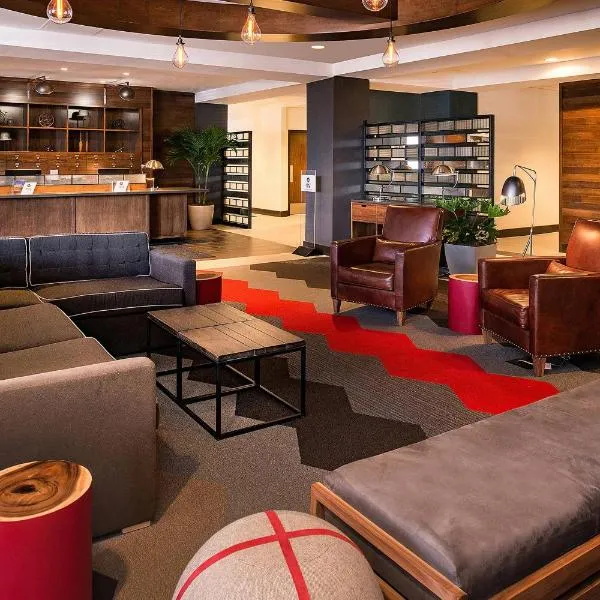 Radisson Hotel Detroit Metro Airport，位于罗缪勒斯的酒店