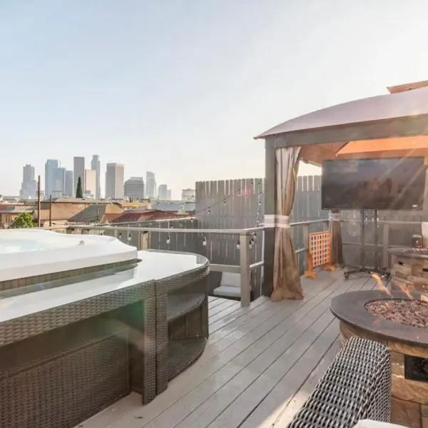 Gorgeous DTLA w/ View + Hot Tub!，位于洛杉矶的酒店