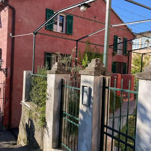IL PERGOLATO con parcheggio privato,位于热那亚的酒店