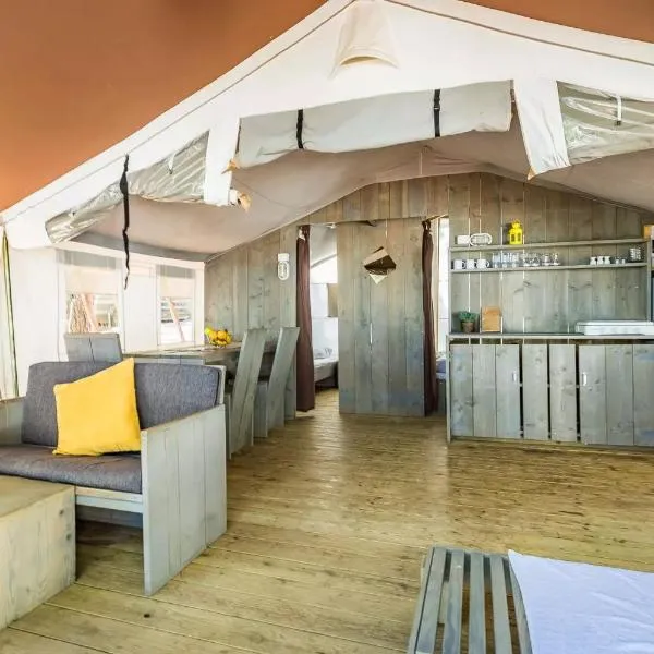 Istra Sunny Tent in Lanterna Premium Camping Resort 4*，位于诺维格勒伊斯特拉的酒店