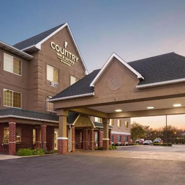 卡尔森乡村酒店及套房 - 俄亥俄州利马，位于Wapakoneta的酒店